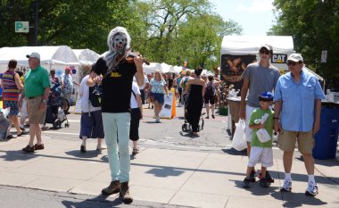 Keman monster Sanat Fuarı