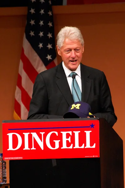 Ex-Präsident Bill Clinton bei Dingell-Kundgebung — Stockfoto