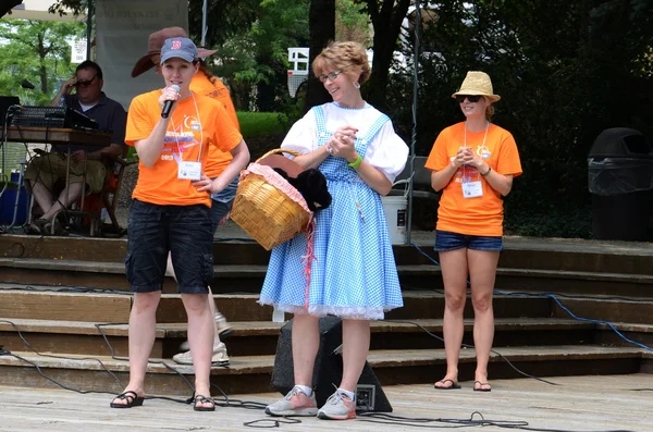 Ceremonia de lucha en el evento Relé para la Vida de Ann Arbor 201 —  Fotos de Stock