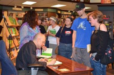 Jim Ottaviani Nicola'nın kitapları Haziran 2013