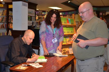 Jim Ottaviani Nicola'nın kitapları Haziran 2013