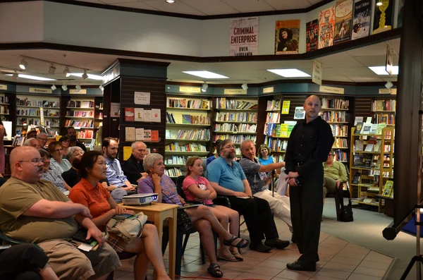 Jim Ottaviani at Nicola's Books June 2013 — Stock Photo, Image