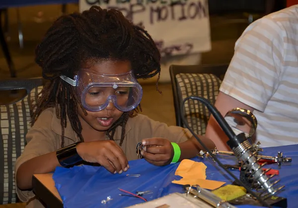 Aprender a soldar no Ann Arbor mini Maker Faire — Fotografia de Stock