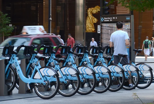 Spolykají tři čtyři kola pronájem stanice v centru města chicago — Stock fotografie