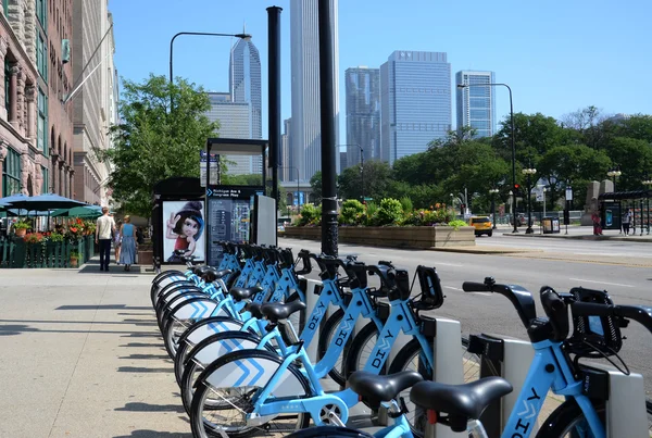 Divvy stacji wypożyczalnia rowerów na michigan avenue, chicago — Zdjęcie stockowe