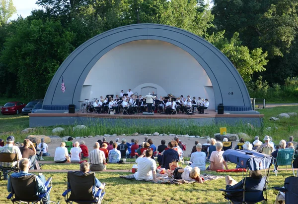 Ann Arbor Civic Band si esibisce a West Park — Foto Stock
