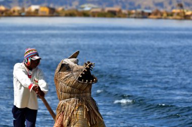 titicaca Gölü totora bot kaptanı