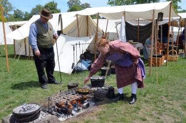 Sivil Savaş döneminin reenactor pişirme