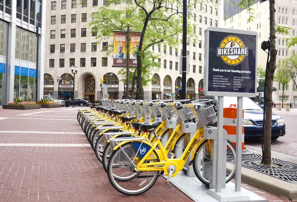Bike Share Indianapolis street view with sign — Stock Photo, Image