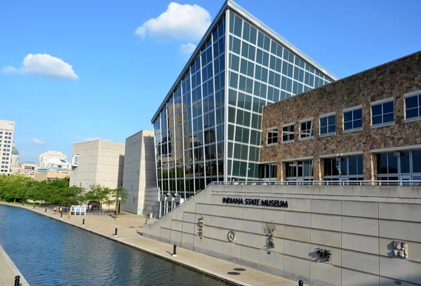 Indiana State Museum from Canal Walk — Stock Photo, Image