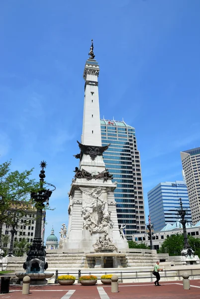 Indiana Soldiers 'and Sailors' Monument, Statehouse in backgroun Foto Stock Royalty Free