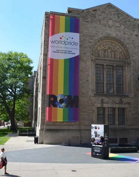 Banner WorldPride fora do Royal Ontario Museum em Toronto, Canad — Fotografia de Stock