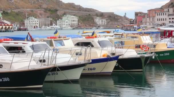 Yachts on the quay ktera — Stockvideo