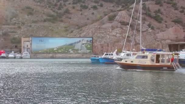 Bahía con barcos — Vídeo de stock