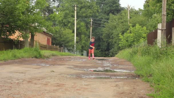 Chico corriendo — Vídeo de stock