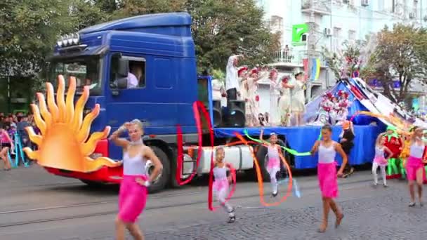 Carnaval in de stad — Stockvideo
