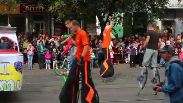 Karneval in der Stadt — Stockvideo