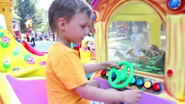 Çocuk oyun parkı — Stok video