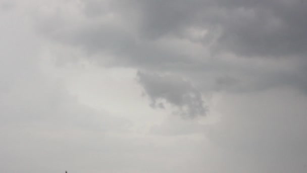 Nuages gris — Video