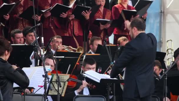 Coro cantando la orquesta — Vídeo de stock