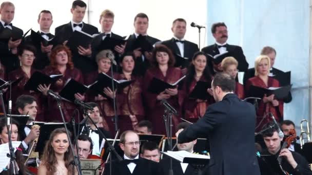 Coro cantando la orquesta — Vídeo de stock