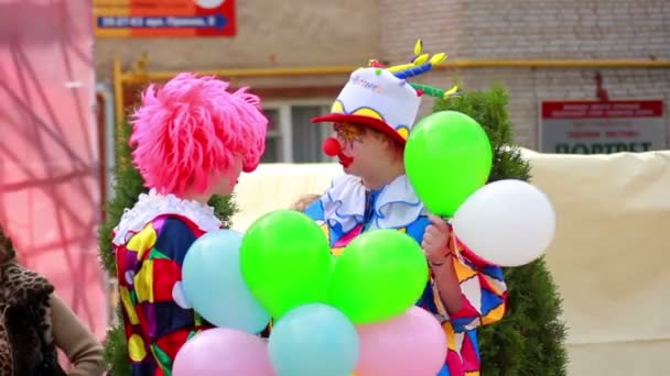 Mensen op de carnaval — Stockvideo