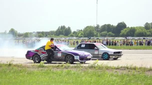 Coches de carreras — Vídeo de stock