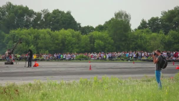 Człowiek z kamerą — Wideo stockowe