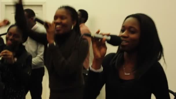 黑人妇女的歌手 — 图库视频影像