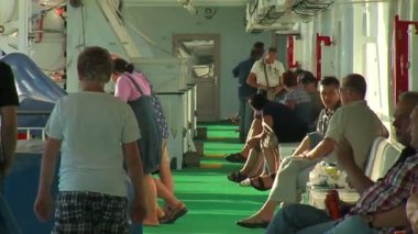 turistler kruvaziyer gemi