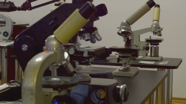 Биотехнологический микроскоп — стоковое видео