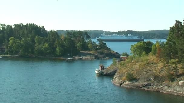 Huset på ön — Stockvideo