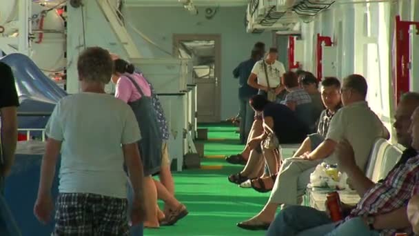 Tourists on  cruise-ship — Stock Video