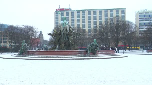 Neptun fountain — Stockvideo