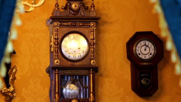Relojes vintage — Vídeo de stock
