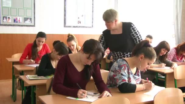 Children with teacher — Stock Video