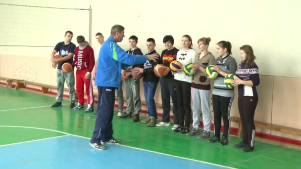 School pupils in the gym — Stock Video