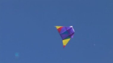 Uçurtma gökyüzünde uçuyor