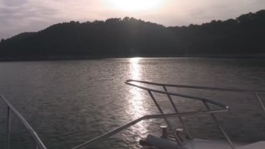 üzerinde nehir manavgat
