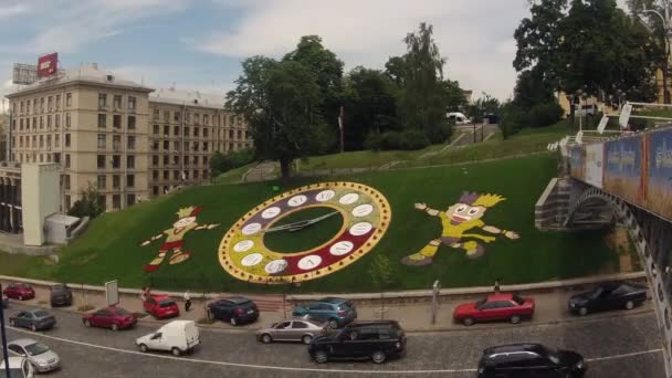 Floral ρολόι στο Κίεβο, Ουκρανία — Αρχείο Βίντεο