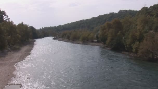 Auf dem Fluss Manavgat — Stockvideo