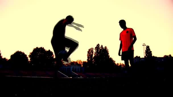 Футбол захід сонця — стокове відео