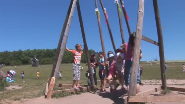 Kids ride on a swing — Stock Video