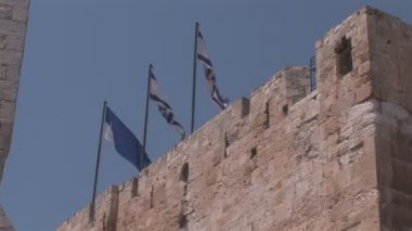 Kudüs'te david kule üzerinde bayraklar