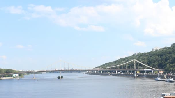 Puente peatonal — Vídeo de stock