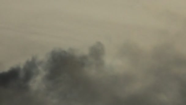 Dark smoke against a grey sky — Stock Video