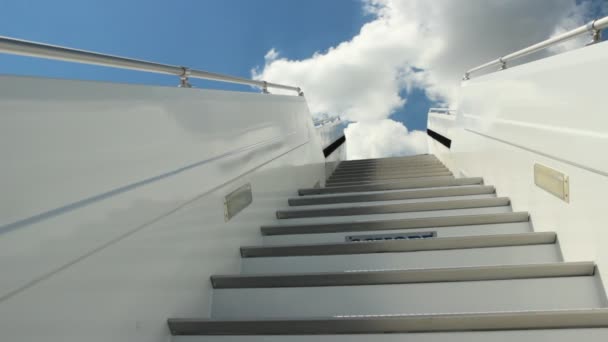 Ladder van het vliegtuig — Stockvideo