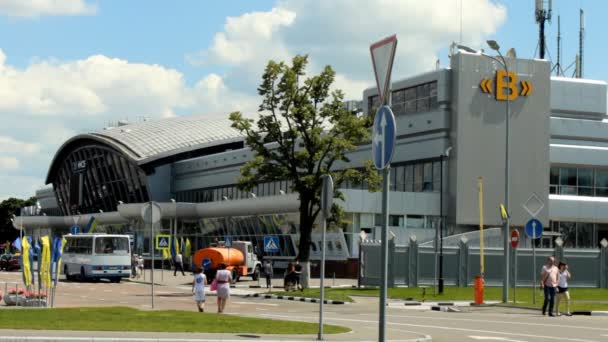 Gebouw van de internationale luchthaven van boryspil — Stockvideo