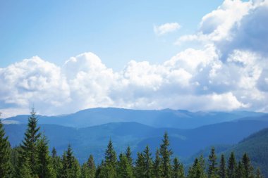 güzel bulutlar dağ manzaralı