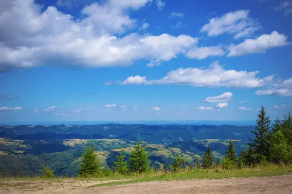 Pysanyj taşına giden yol